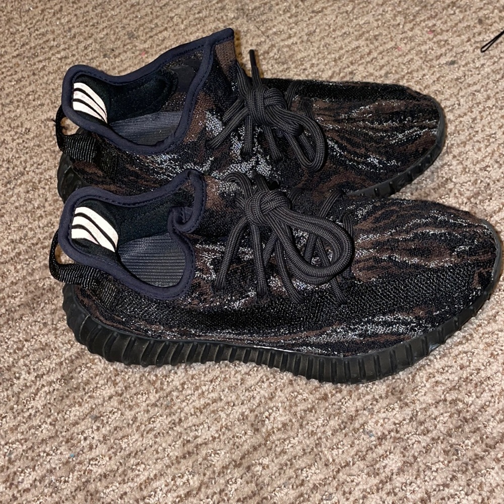Yeezy 350 “MX Rock” Size 5US Grade School